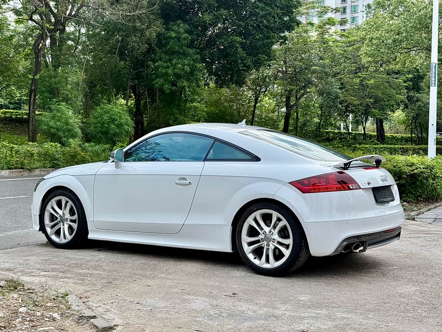 Audi TTS 2011 car image #10