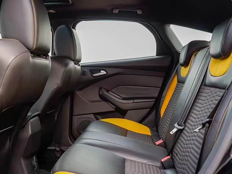 Ford Focus (Imported) 2014 car image #10