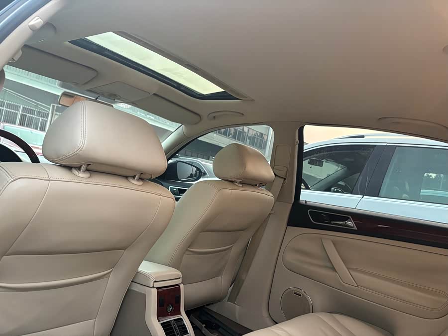 Volkswagen Passat Lingyu 2010 #10 Volkswagen Passat Lingyu 2010 car image #10