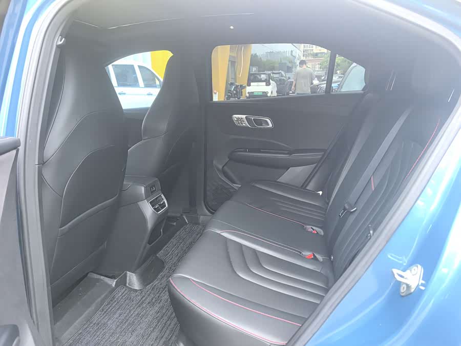 哪吒汽车 哪吒X 2024 #10 哪吒汽车 哪吒X 2024 汽车图片 #10