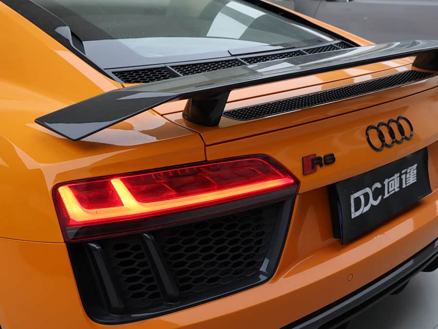 Audi R8 2018 car image #10