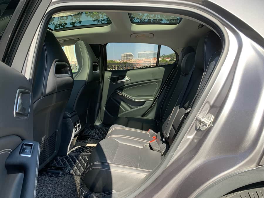 Mercedes-Benz GLA Class 2017 immagine di auto #10