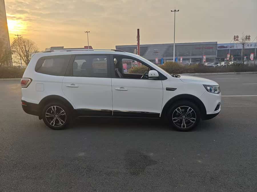 Forthing SX6 2019 car image #10