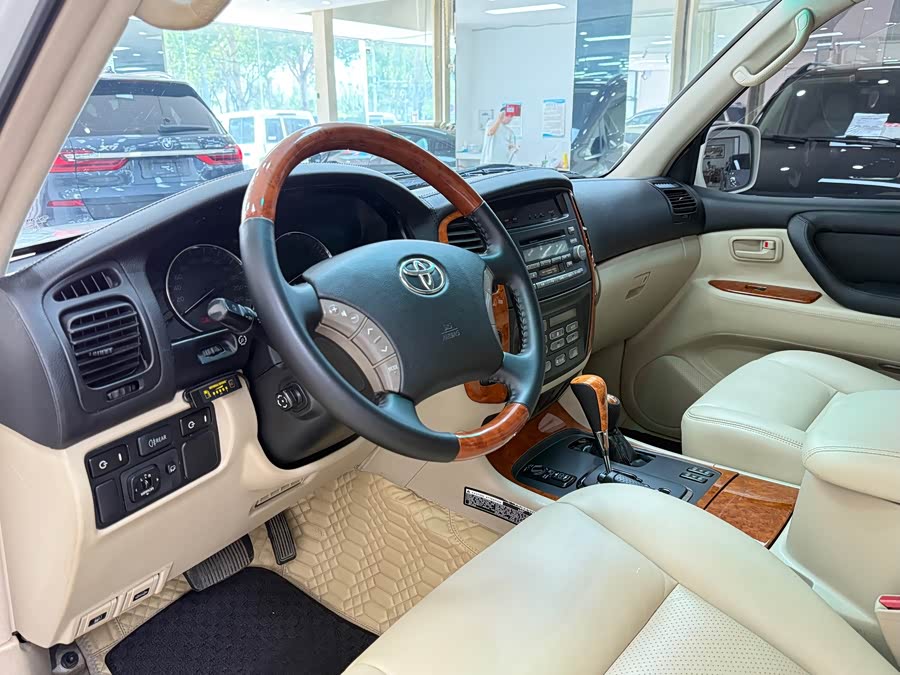 Toyota Land Cruiser 2004 #10 Toyota Land Cruiser 2004 car image #10