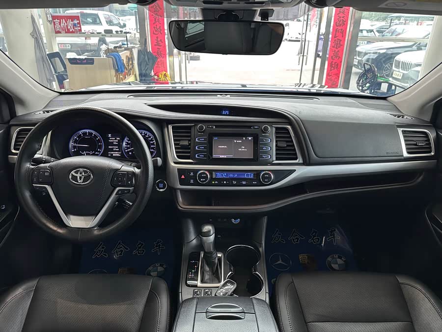 Toyota Highlander 2019 car image #10