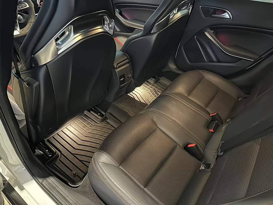 Mercedes-Benz GLA AMG 2018 car image #10