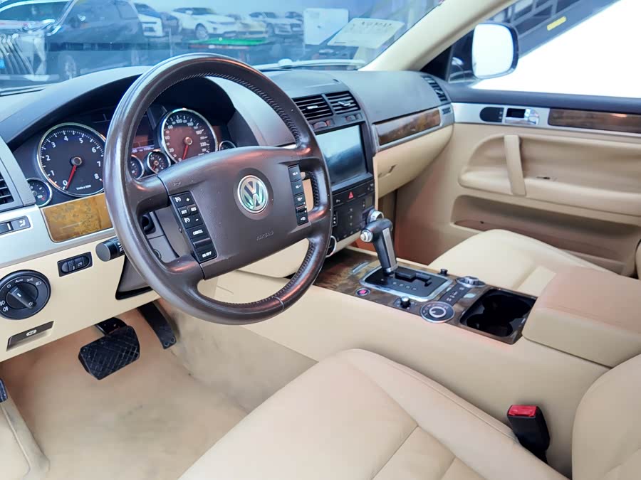 Volkswagen Touareg 2010 #10 Volkswagen Touareg 2010 car image #10