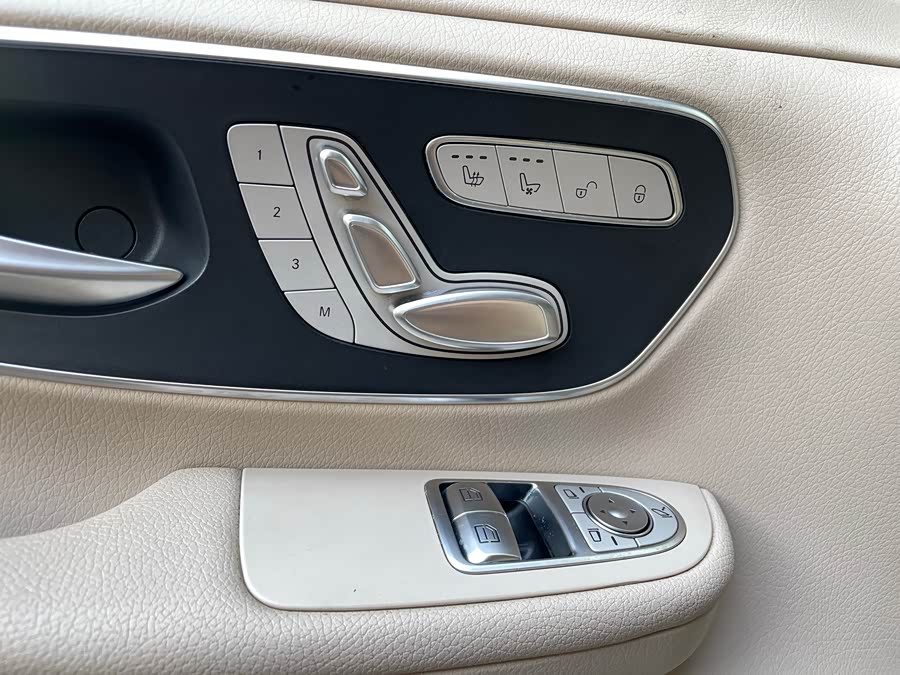 Mercedes-Benz V Class 2022 immagine di auto #10