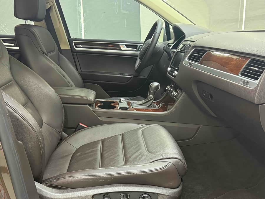 Volkswagen Touareg 2014 car image #10