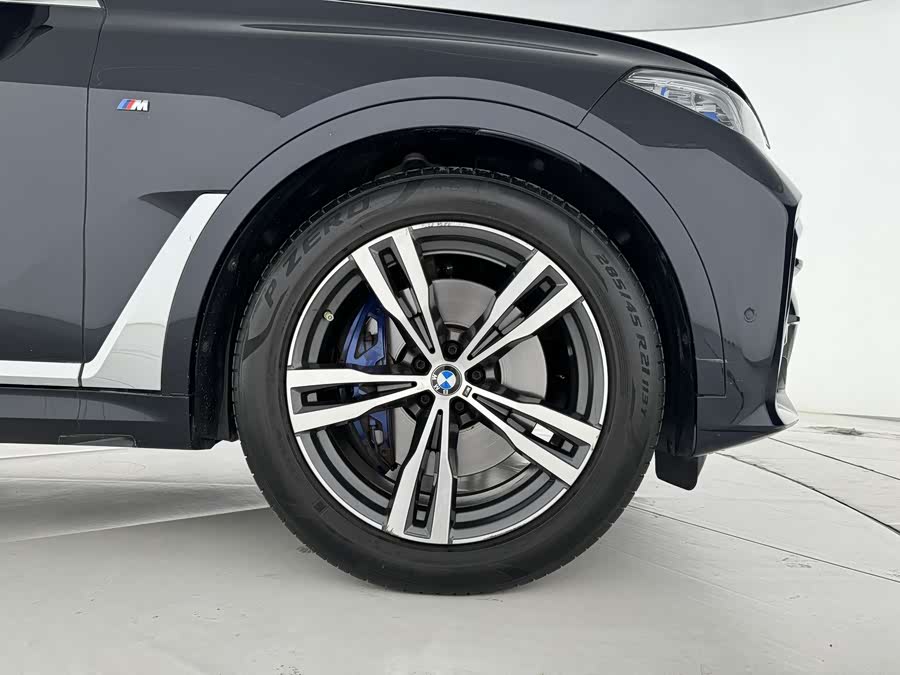 BMW X7 2020 car image #10