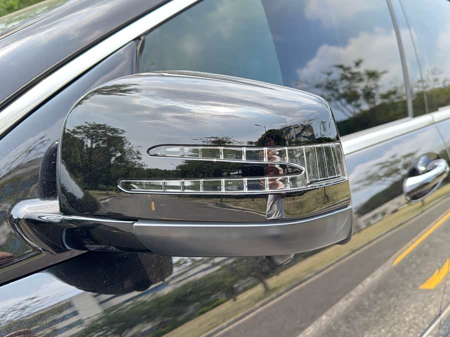 Mercedes-Benz R Class 2009 car image #10