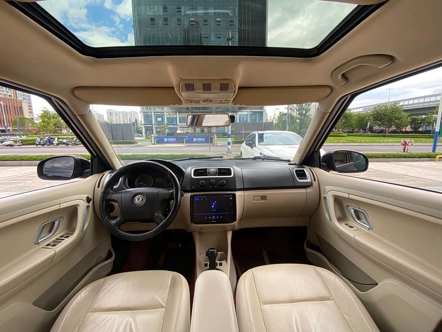 Skoda Fabia 2011 صورة سيارة #10