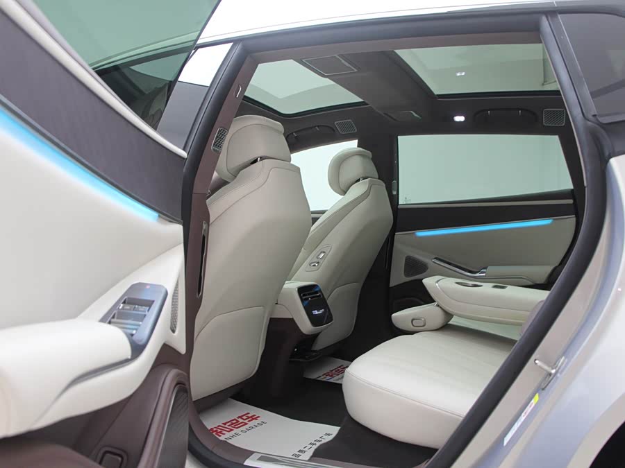 Denza Z9GT 2024 car image #10