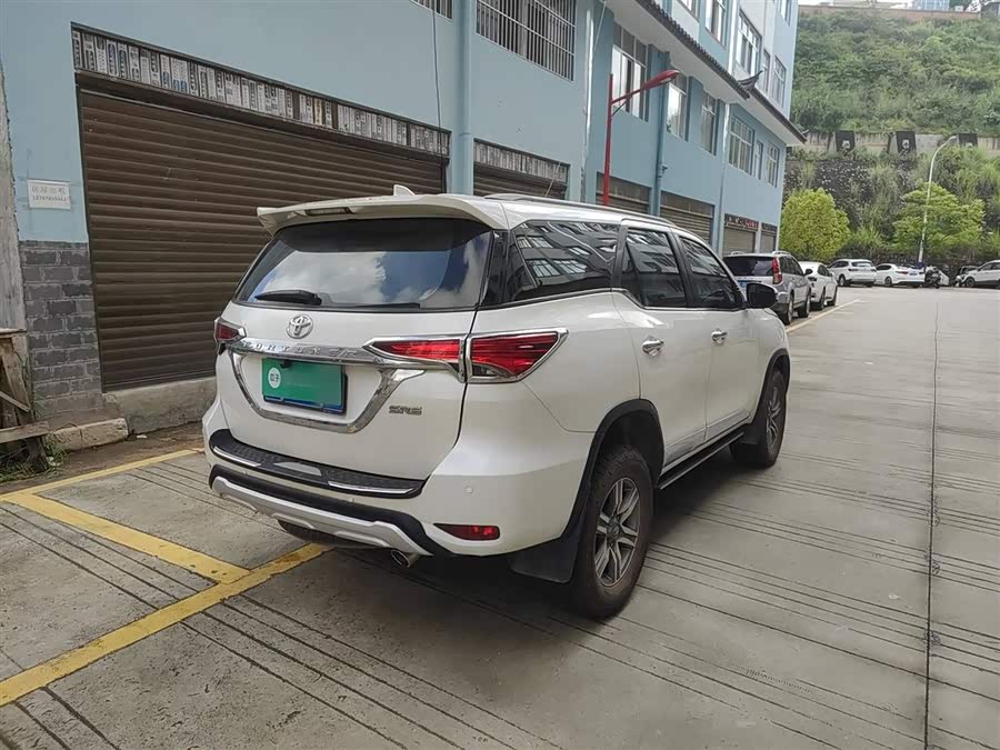 Toyota Fortuner 2018 car image #10