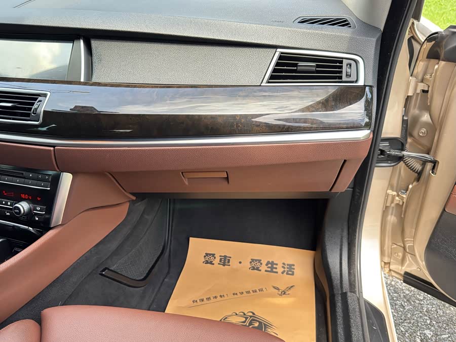 BMW 5 Series GT 2010 immagine di auto #10