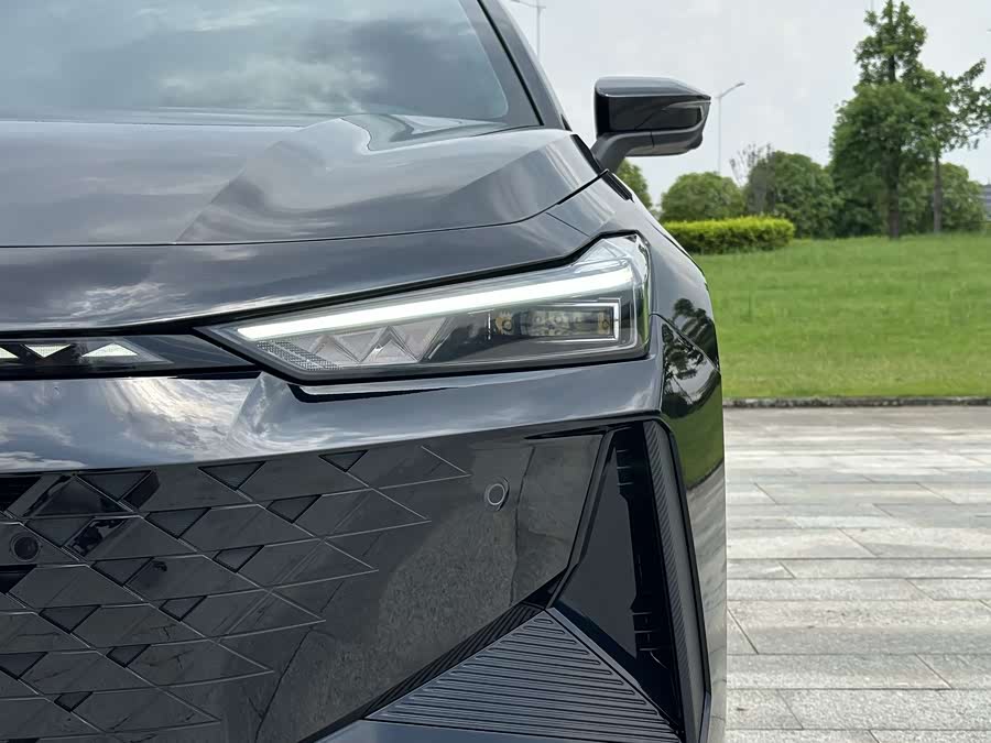 Changan UNI-V iDD 2024 صورة سيارة #10