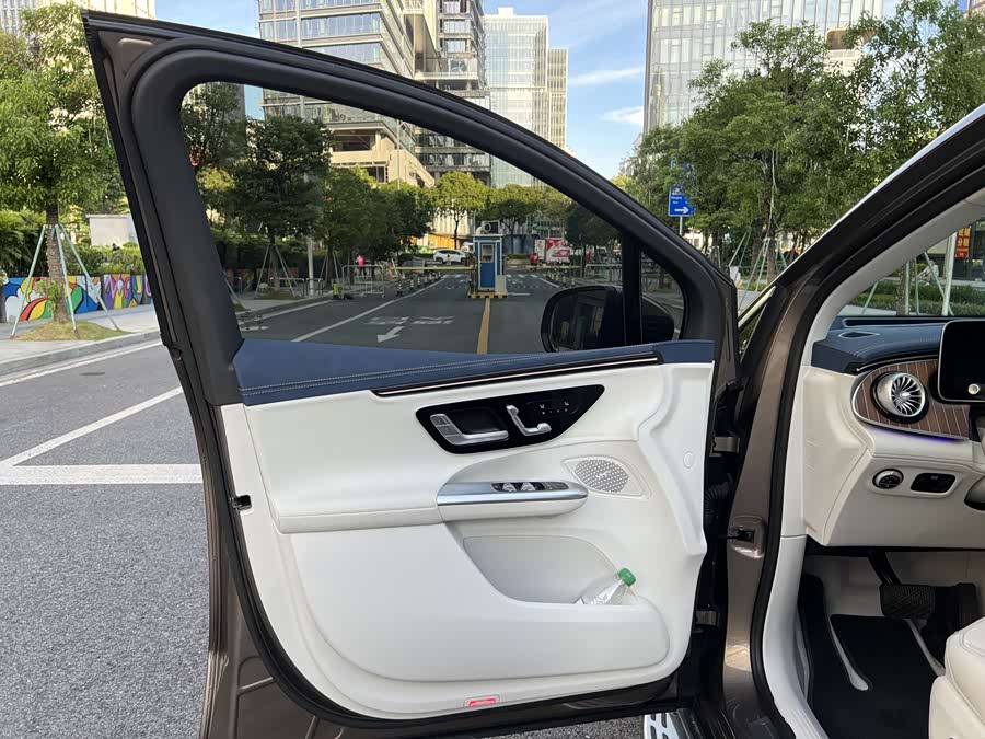 Mercedes-Benz EQE SUV 2023 immagine di auto #10