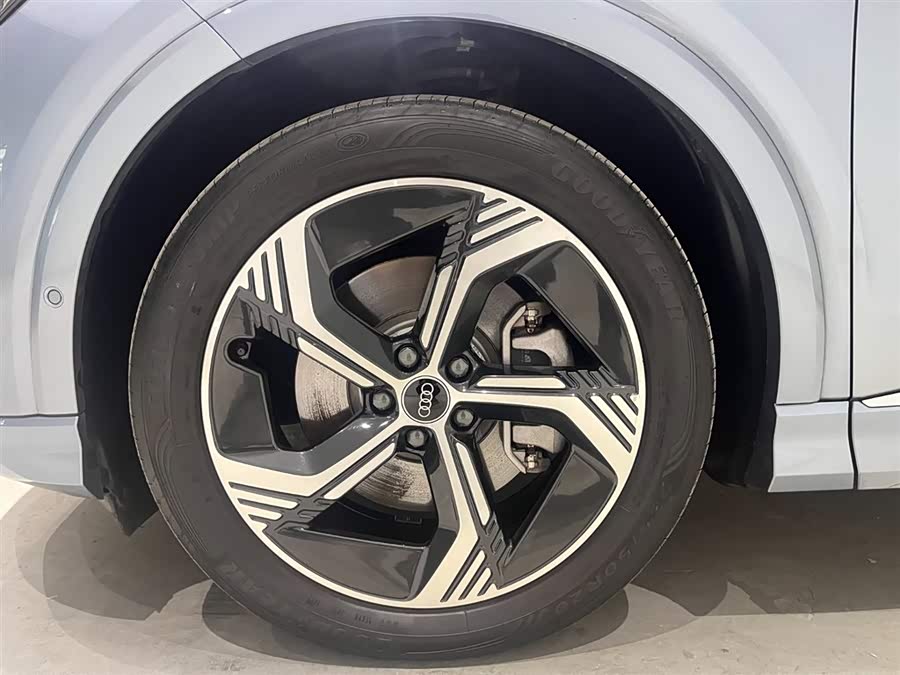 Audi Q4 e-tron изображение автомобиля #10