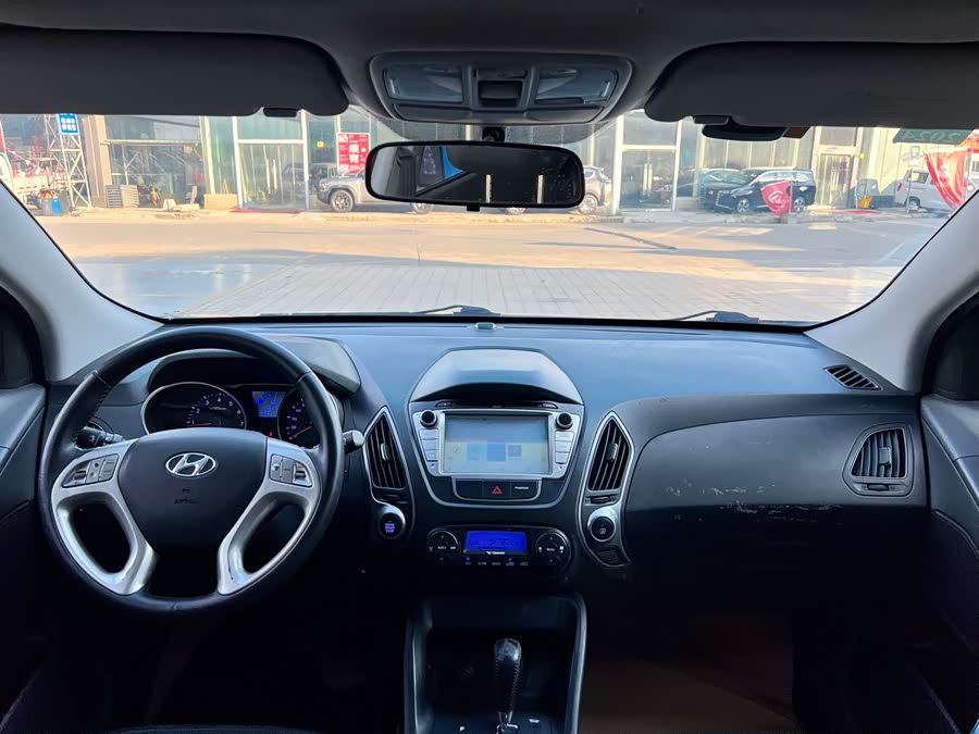 Hyundai ix35 2014 car image #10