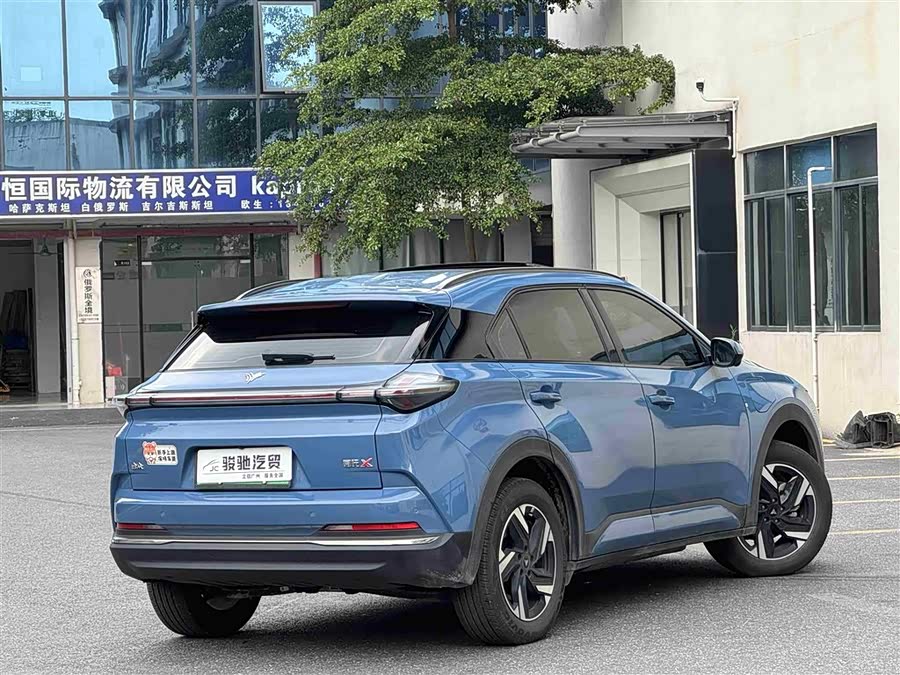 哪吒汽车 哪吒X 2023 汽车图片 #10