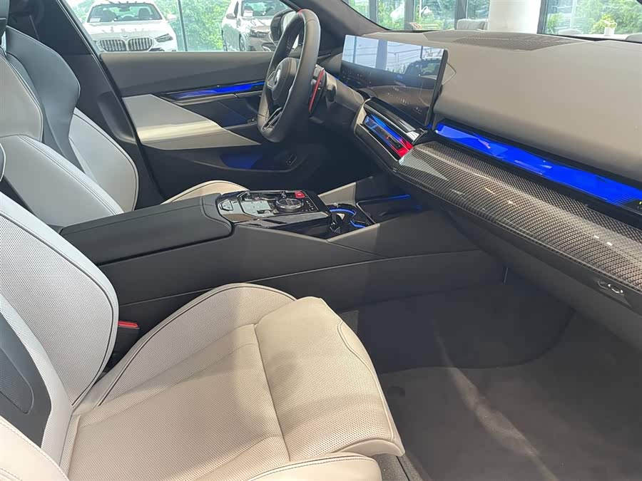 BMW M5 New Energy 2025 #10 BMW M5 New Energy 2025 car image #10