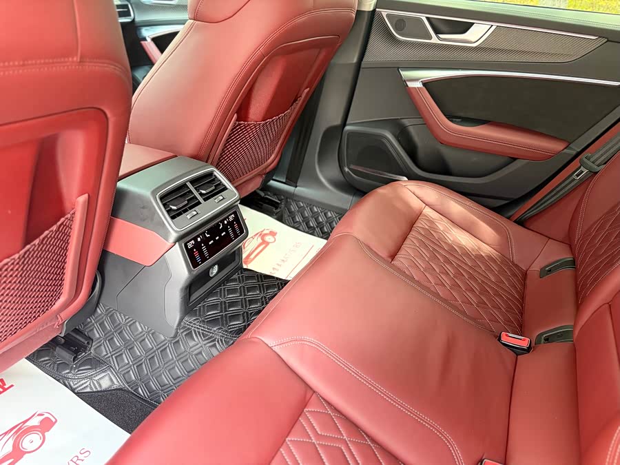 Audi S7 2021 car image #10