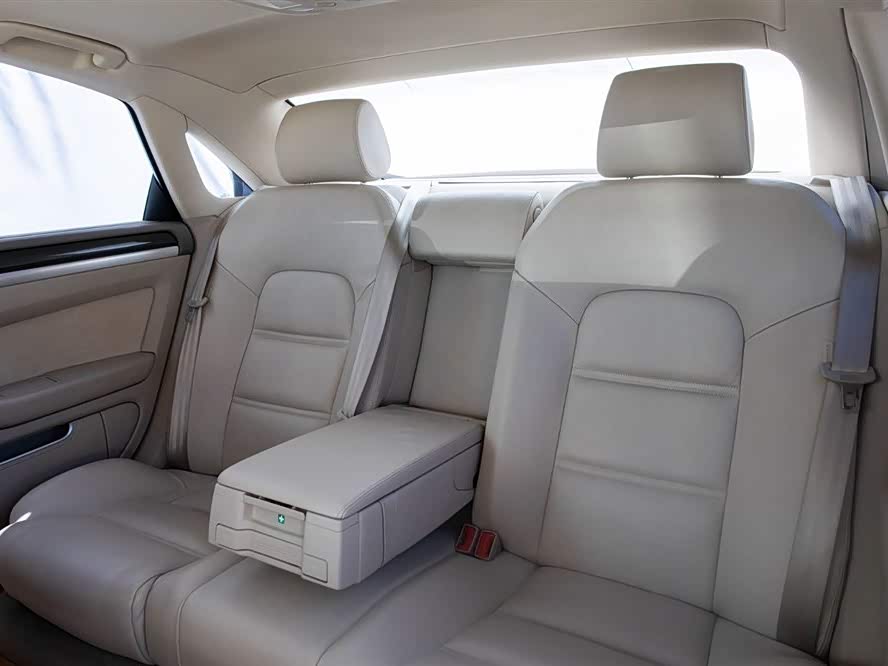 Audi S8 2009 car image #10