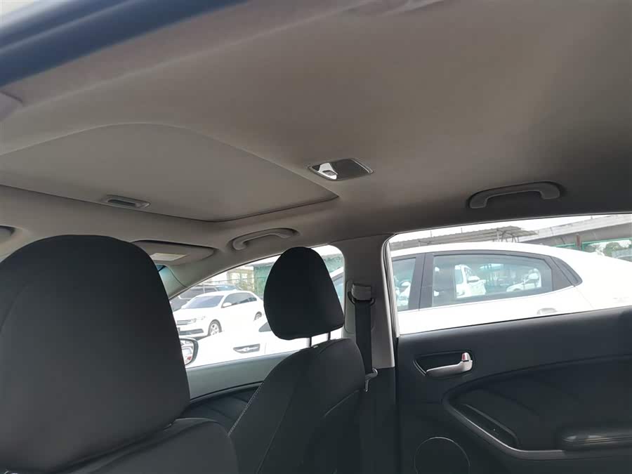 Kia Forte Koup 2015 car image #10