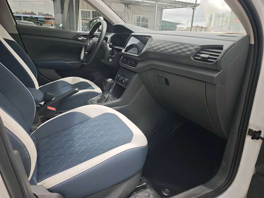 Volkswagen T-Cross 2023 car image #10
