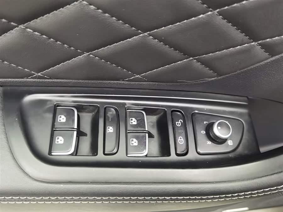 HongQi HS7 2021 car image #10