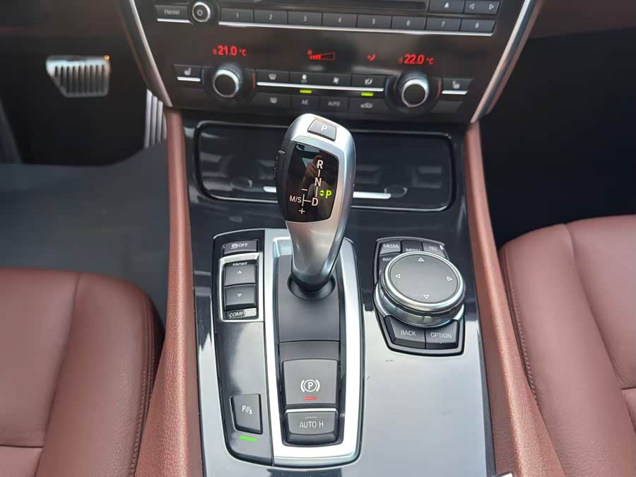 BMW 5 Series GT 2015 immagine di auto #10