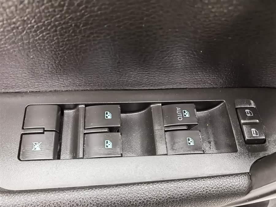 Chevrolet Captiva 2017 car image #10