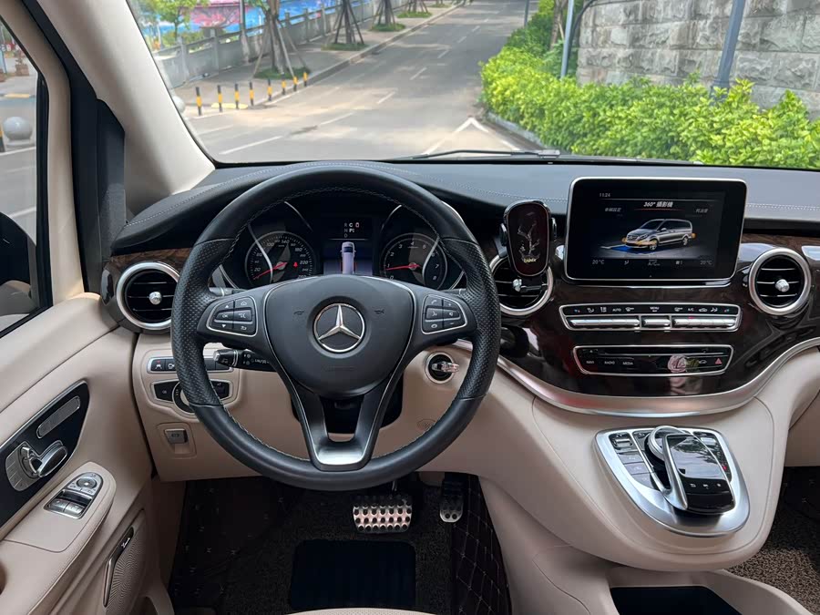 Mercedes-Benz V Class 2020 car image #10