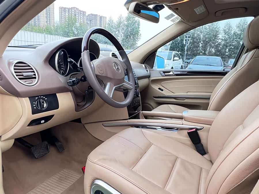 Mercedes-Benz M Class 2009 car image #10