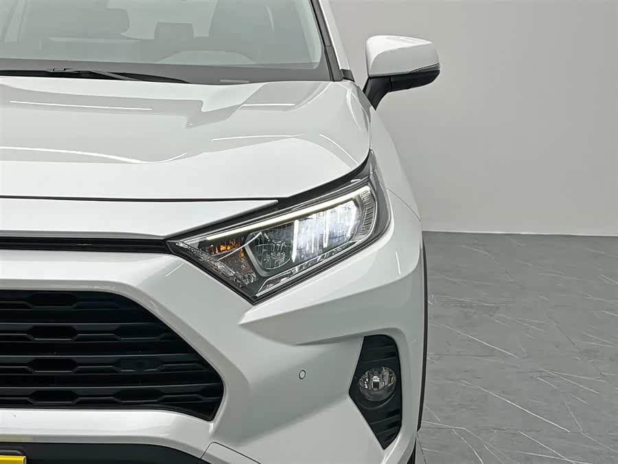 Toyota RAV4 2023 image de voiture #10