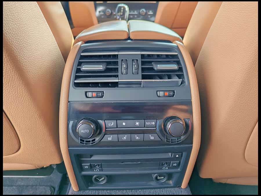 BMW 7 Series 2010 car image #10