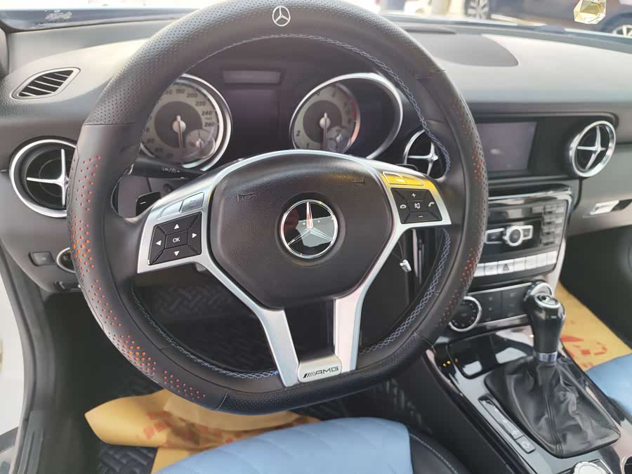 Mercedes-Benz SLK Class 2012 car image #10