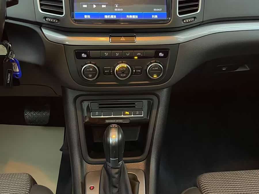 Volkswagen Sharan 2016 imagem de carro #10