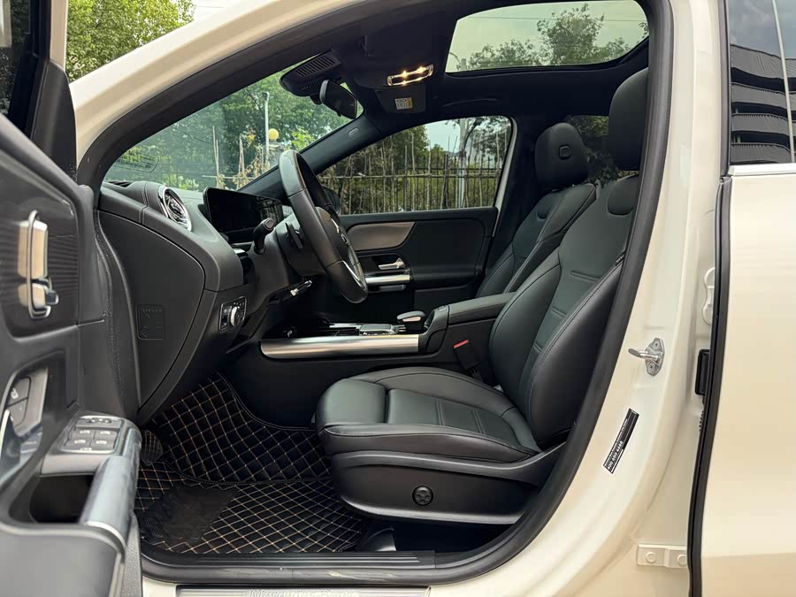 Mercedes-Benz GLA Class 2022 car image #10