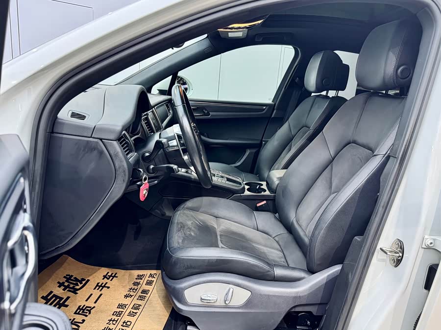 2015 car image #10