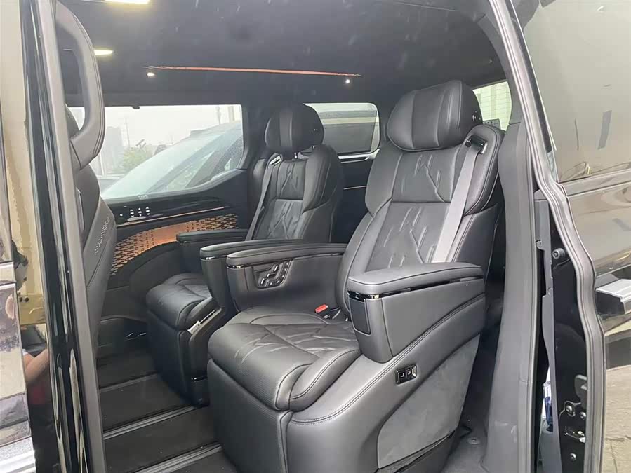 极氪 极氪009 汽车图片 #10