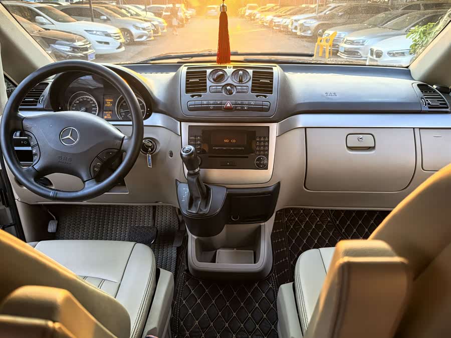 奔驰 唯雅诺 2011 汽车图片 #10