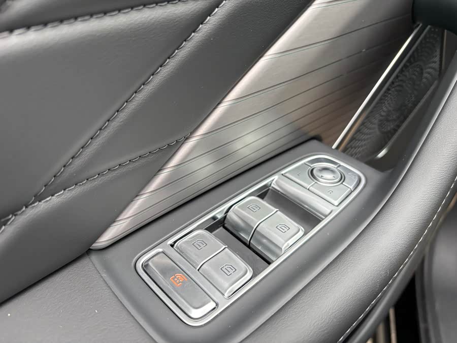 HongQi HS7 PHEV 2025 car image #10