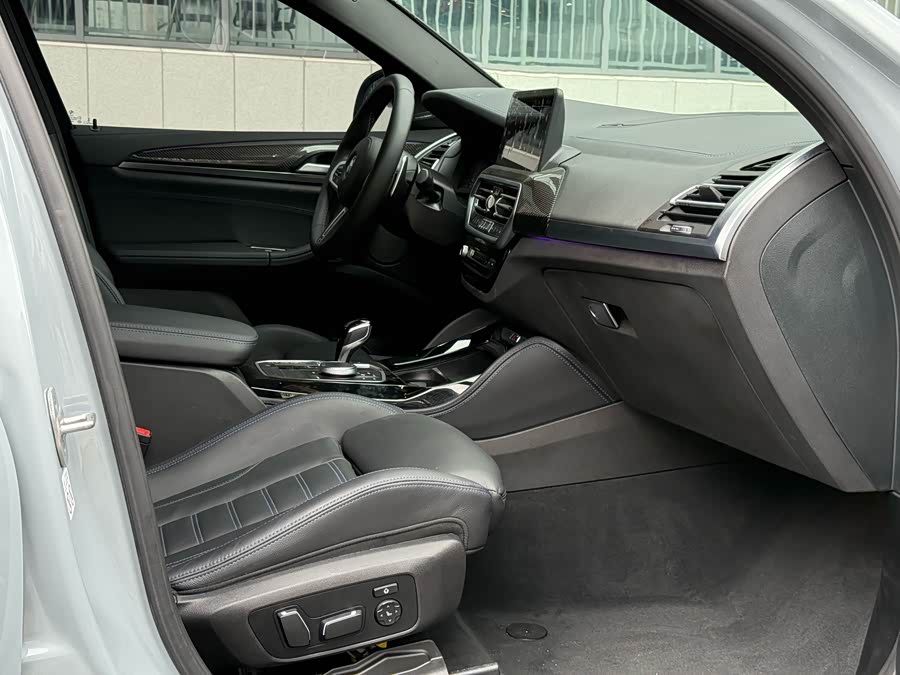 BMW X4 M40i 2024 #10 BMW X4 M40i 2024 car image #10