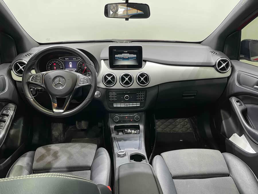 Mercedes-Benz B Class 2016 immagine di auto #10