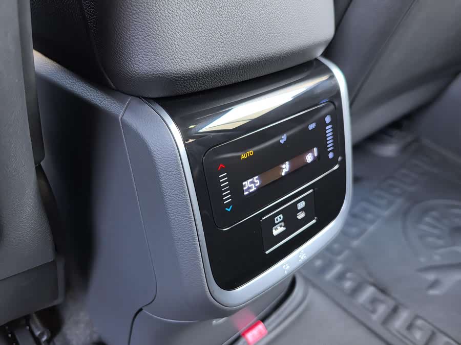 HongQi HS7 PHEV 2024 car image #10