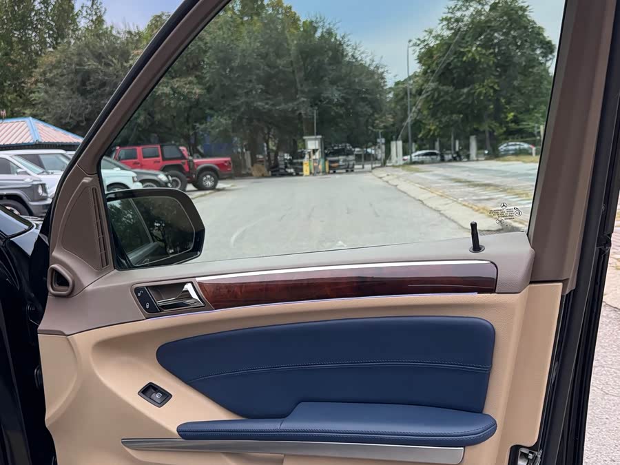 Mercedes-Benz GL Class 2011 car image #10