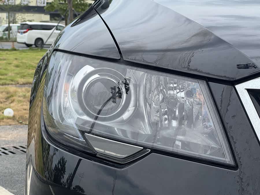 Skoda Superb 2013 car image #10