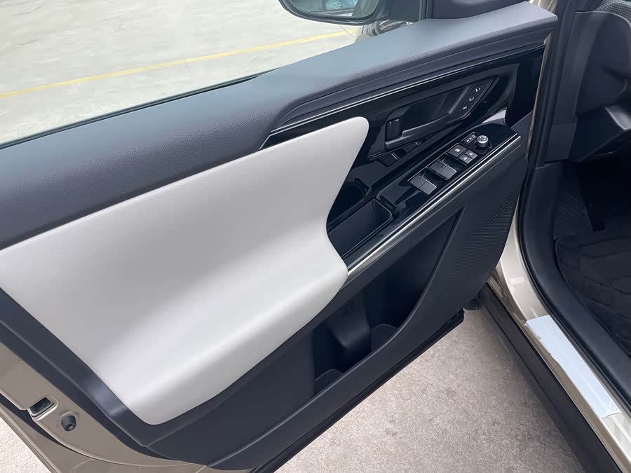 Toyota bZ4X 2022 immagine di auto #10