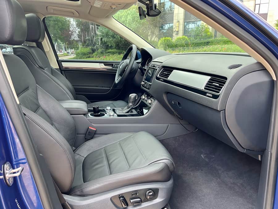 Volkswagen Touareg 2016 car image #10